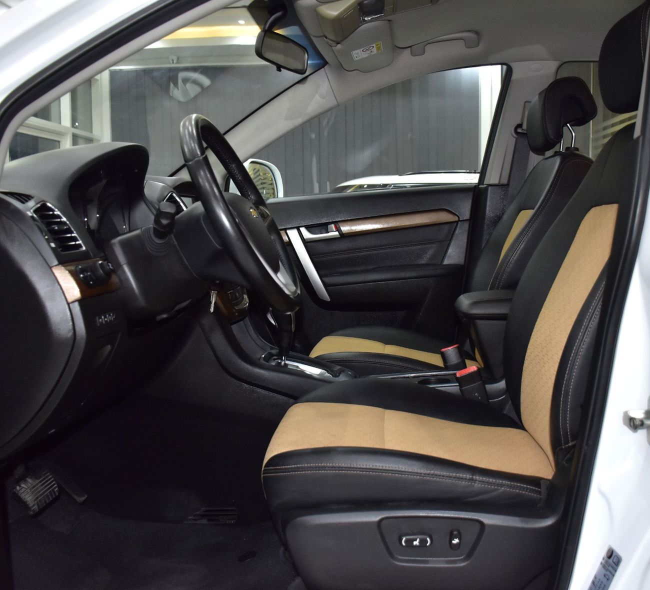 Chevrolet Captiva EXCELLENT DEAL for our Chevrolet Captiva LT ( 2017 Model ) in White Color GCC Specs