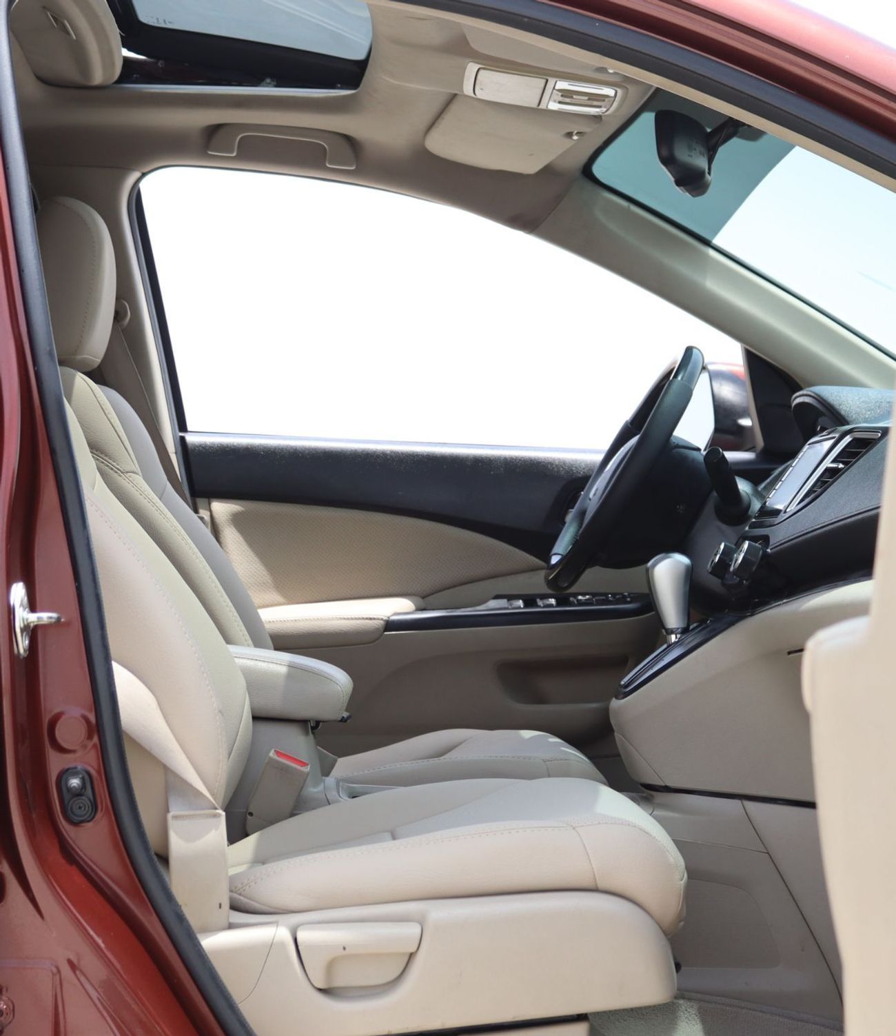 Honda CRV EX 2.4L HONDA CR-V - 2015 GCC edition, accident-free, in excellent condition with a mileage of 136,0