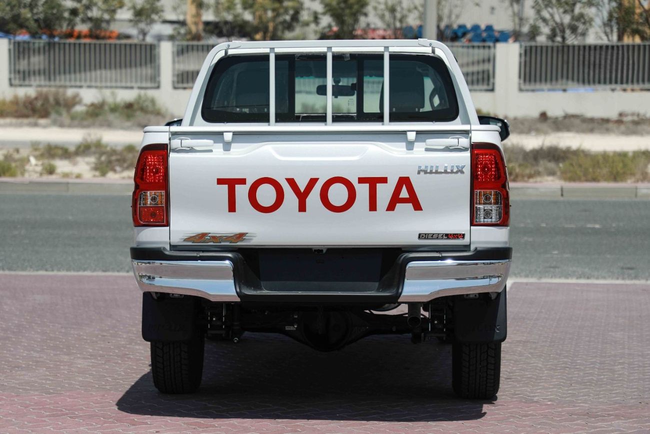Toyota Hilux 2025 TOYOTA HILUX LOW 2.4 - PLATINUM WHITE PEARL inside BLACK | Export Only