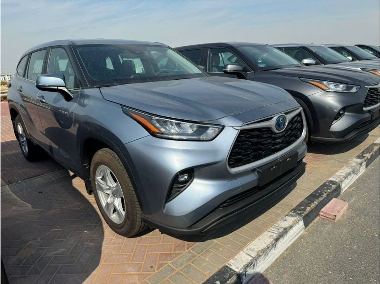 تويوتا هايلاندر 2.5L HYBRID AUTOMATIC ZERO KM