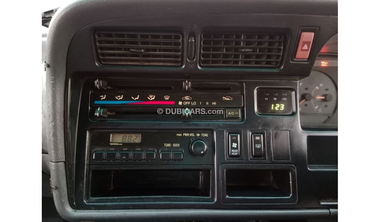 Toyota Hiace TOYOTA HIACE VAN RIGHT HAND DRIVE (PM1211)