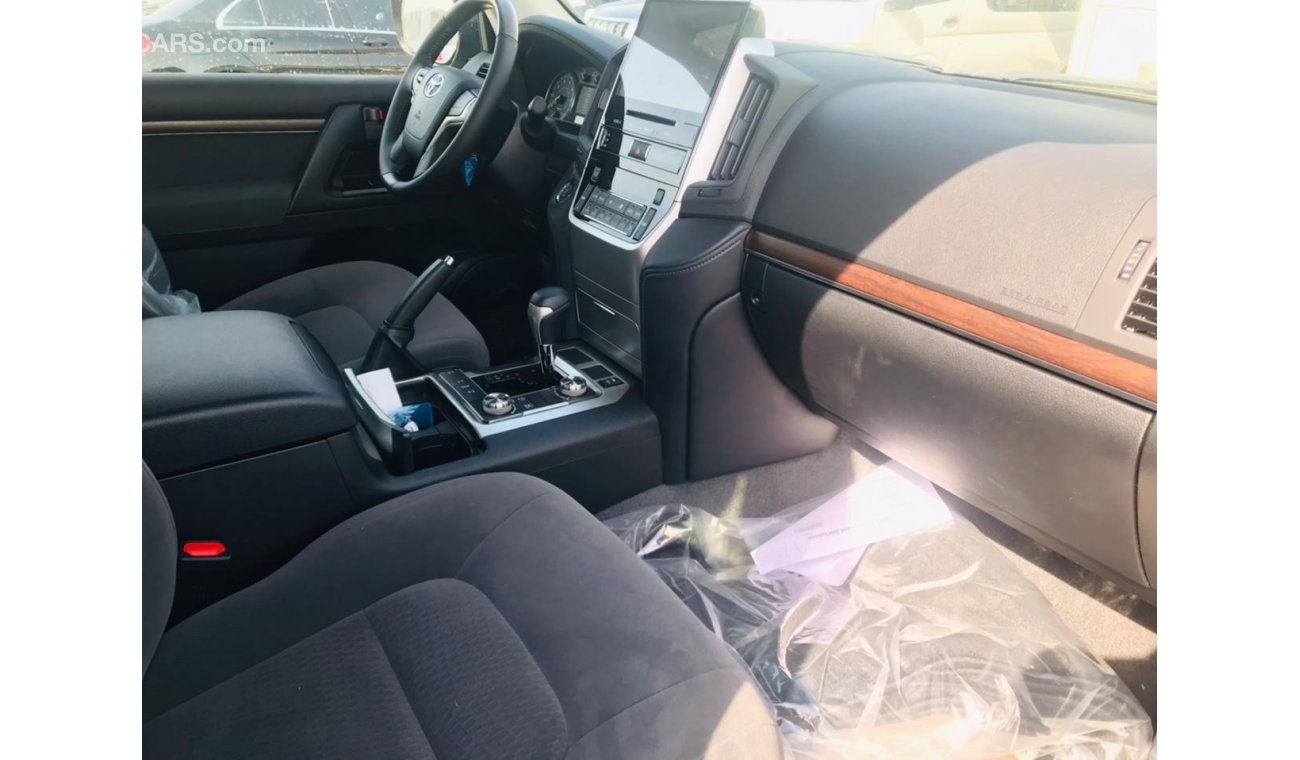 Toyota Land Cruiser GXR 4.6L V8 // 2021 // BLACK INSIDE GRAY   WITH SUNROOF , COOL BOX , PUSH START // SPECIAL OFFER //