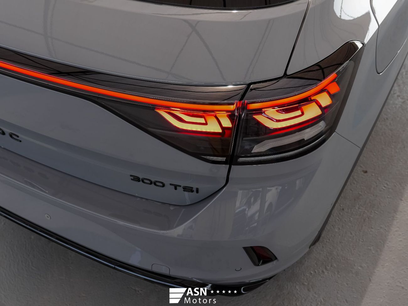 فولكس واجن T ROC 300 TSI Black Package 1.5T 2025 (Export Price)