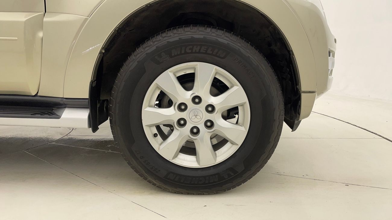 ميتسوبيشي باجيرو GLS MIDLINE 3.5 | بدون دفعة مقدمة | اختبار القيادة في المنزل