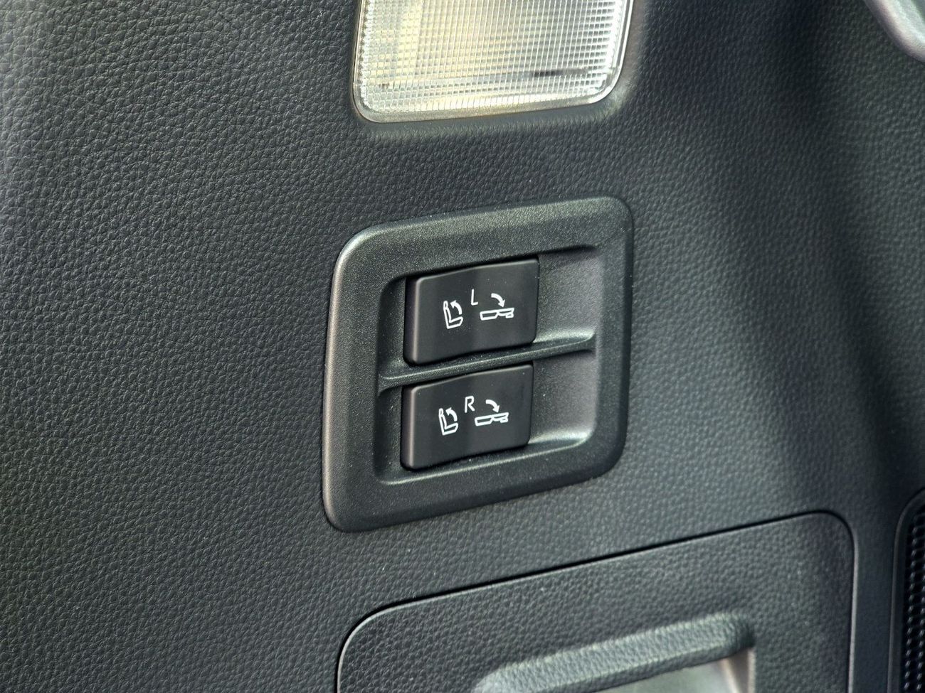 تويوتا لاند كروزر TOYOTA LC300 DIESEL 3.3L VXR - RADAR - FULLY LOADED - 2025 MODEL - BLACK INSIDE BLACKRED - BAHRAIN S