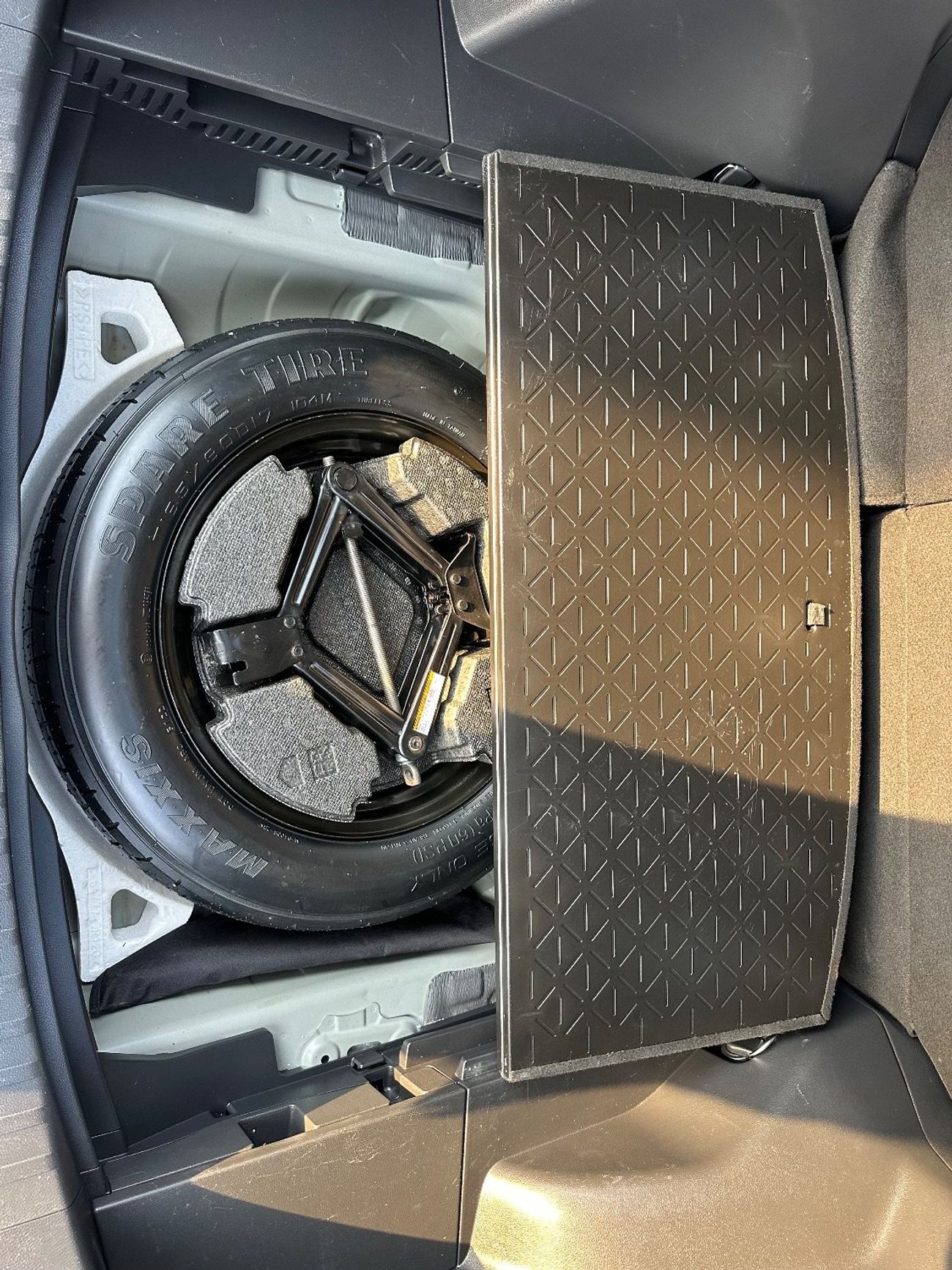 Toyota RAV4 hybrid XLE 2.5L | Sunroof Full option