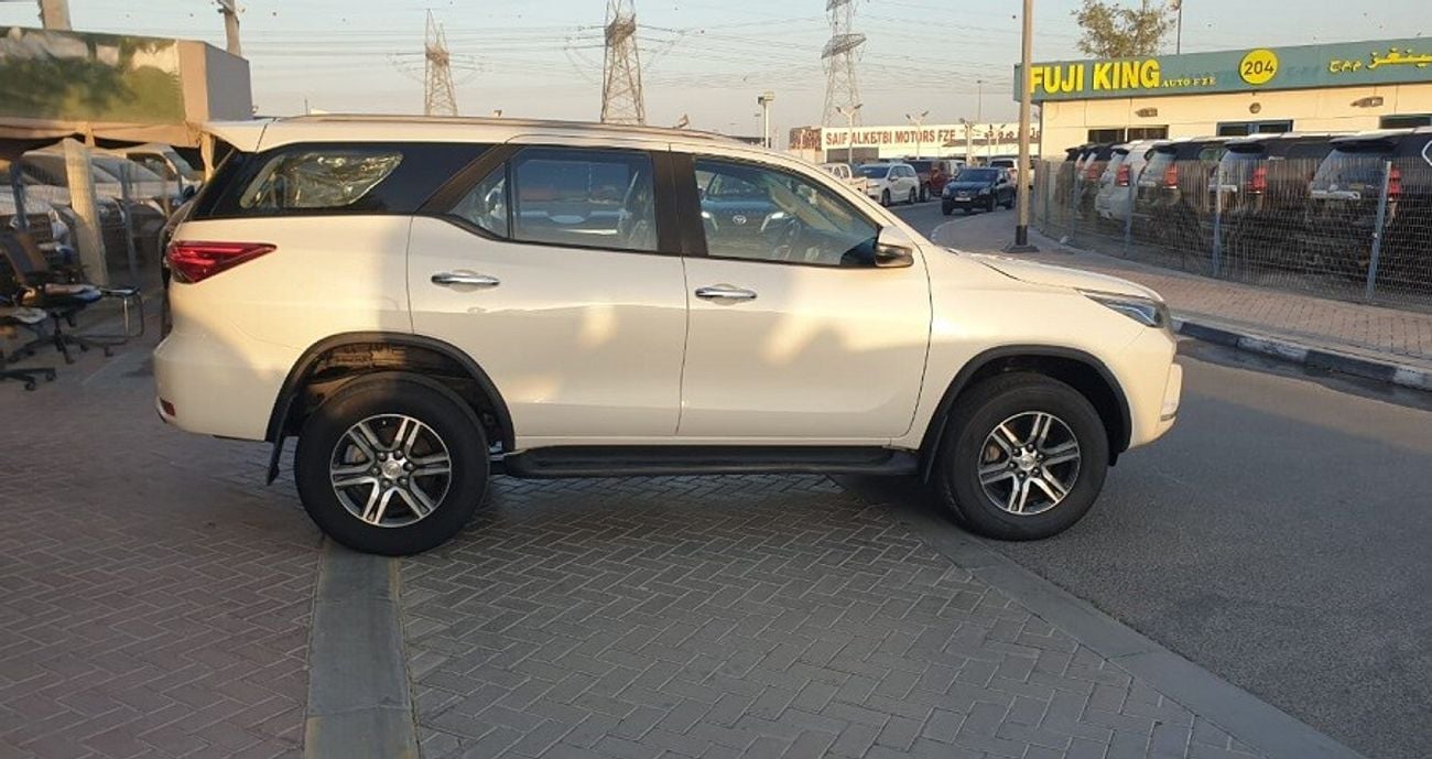 Toyota Fortuner 2.7L 4WD (PETROL)
