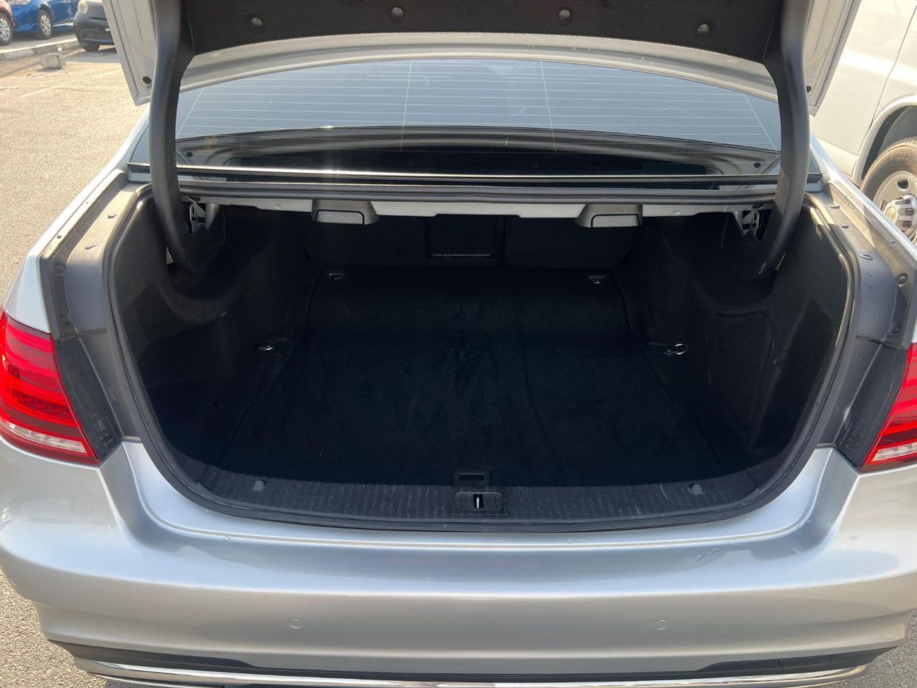 مرسيدس بنز E300 MERCEDES BENZ - E300 - CAR IS WITH NUMBER PLATE - MODEL 2016 - 107889KM