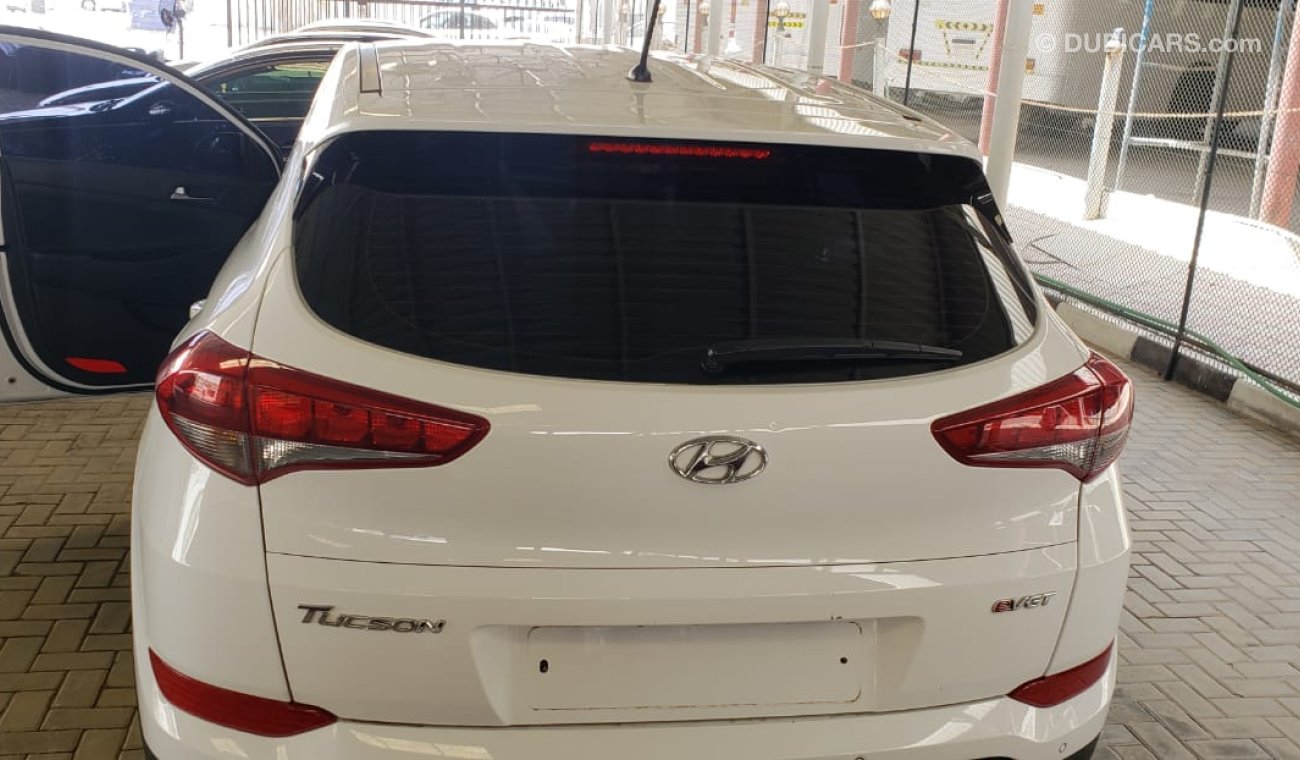 Hyundai Tucson 2.0L, DIESEL, ALLOY RIMS 18'', BACK SENSOR, KOREA PRODUCTION, NON-ACCIDENT