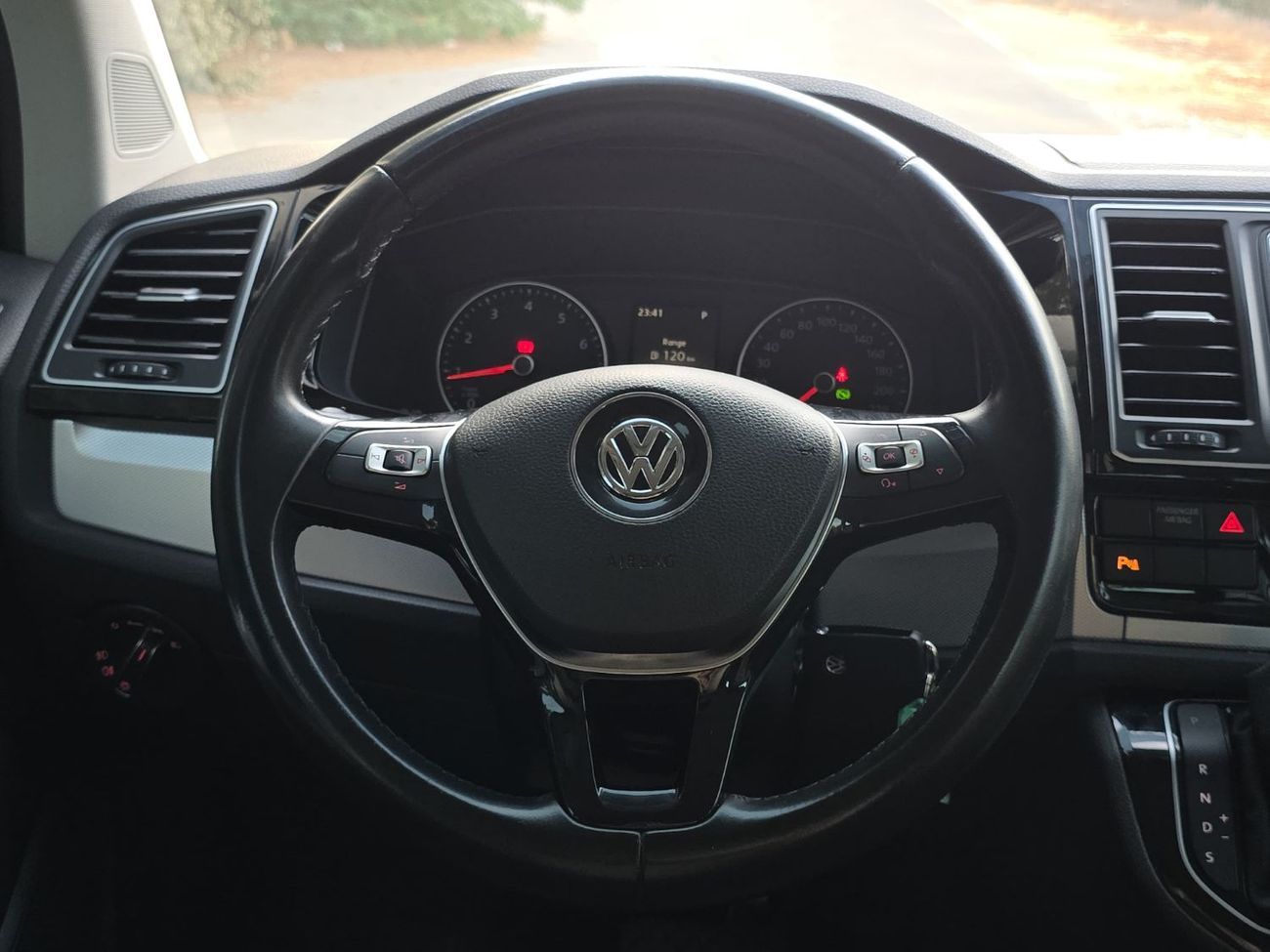 Volkswagen Multivan Hihgline 2.0L MULTIVAN HIGHLINE 2016 GCC FULL OPITION // PERFECT CONDITION