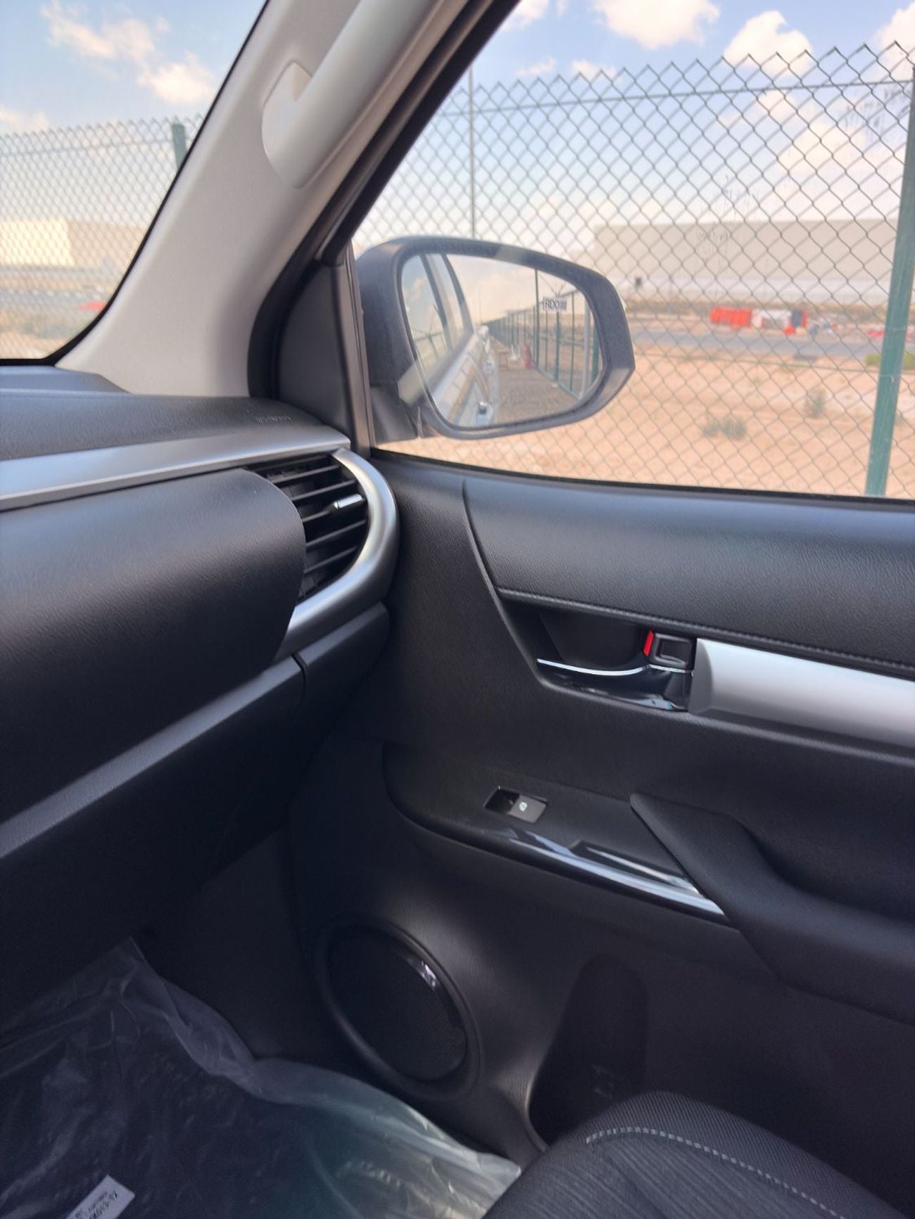 تويوتا هيلوكس Toyota Hilux 2.4L - SR5 4x4 Automatic Diesel - Full Option