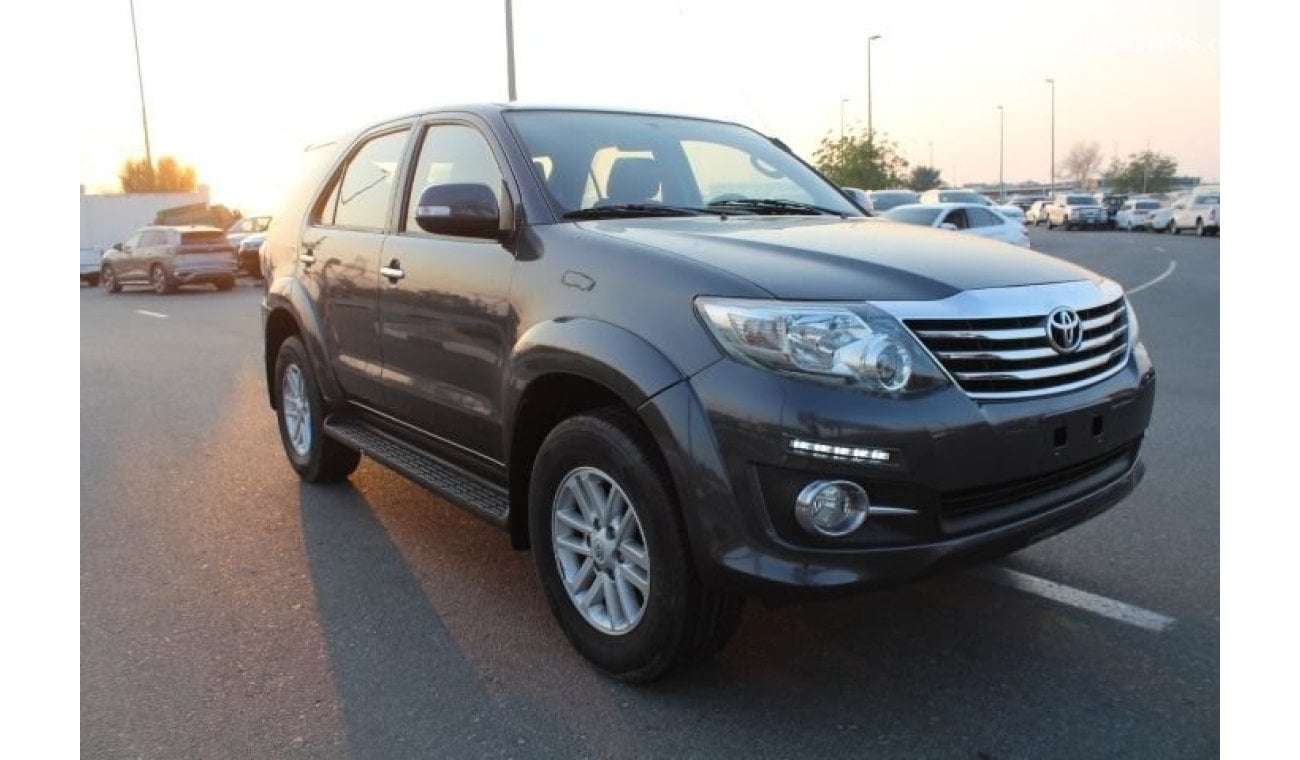 تويوتا فورتونر TOYOTA FORTUNER SR5 2012 MODEL