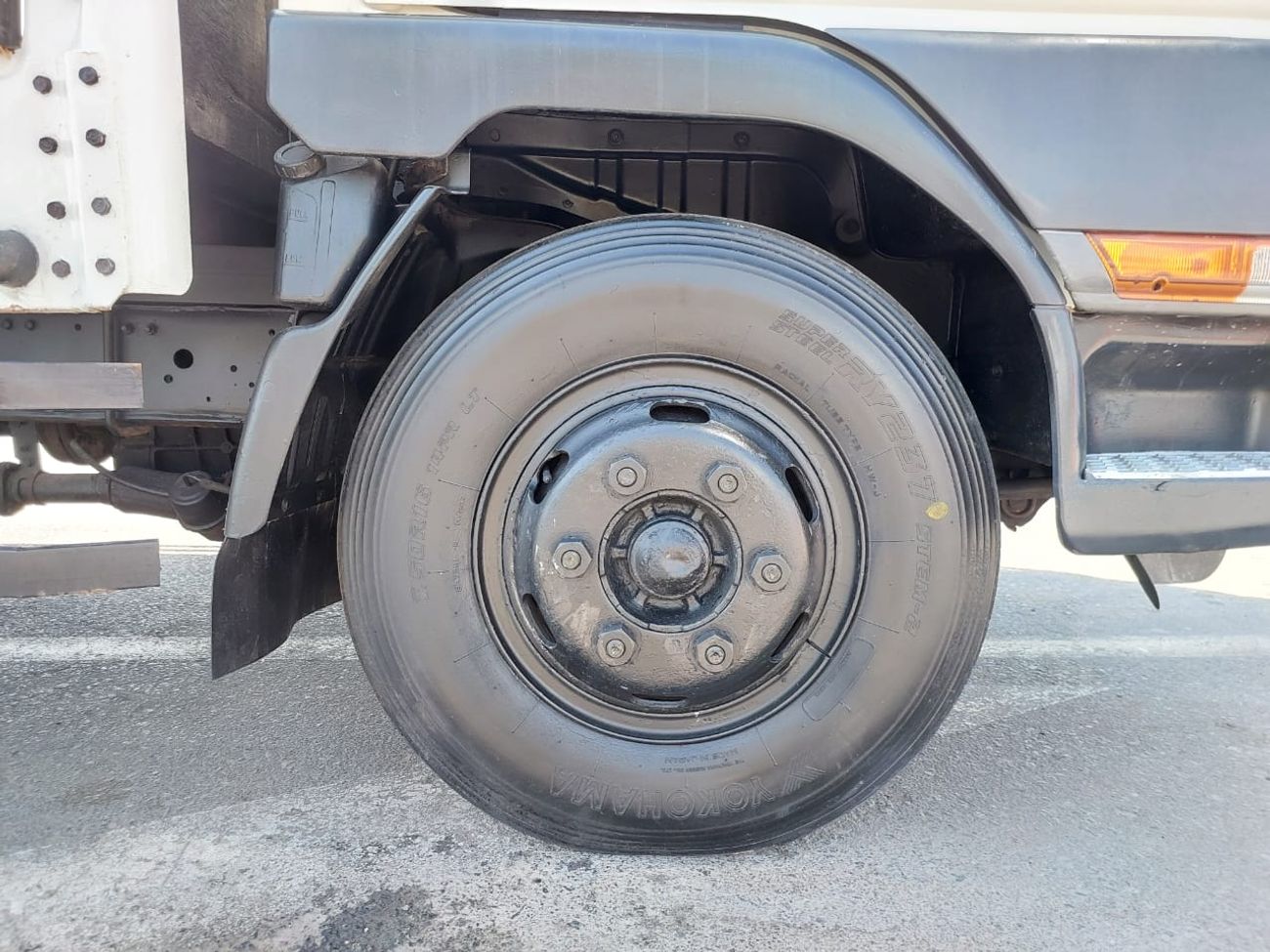 Mitsubishi Fuso Canter MITSUBISHI CANTER 6 BOLT TRUCK RHD 1995 MODEL 4.6 L DIESEL MANUAL(PM01580)