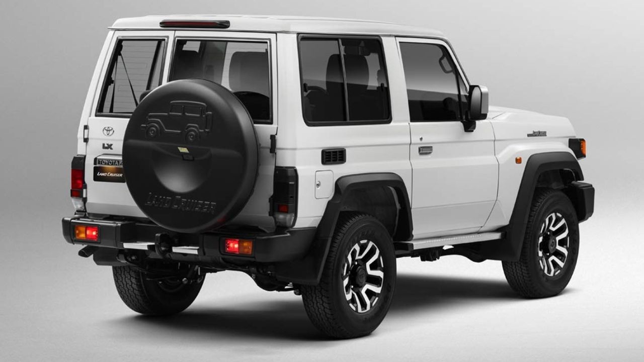 تويوتا لاند كروزر 70 exterior - Rear Profile