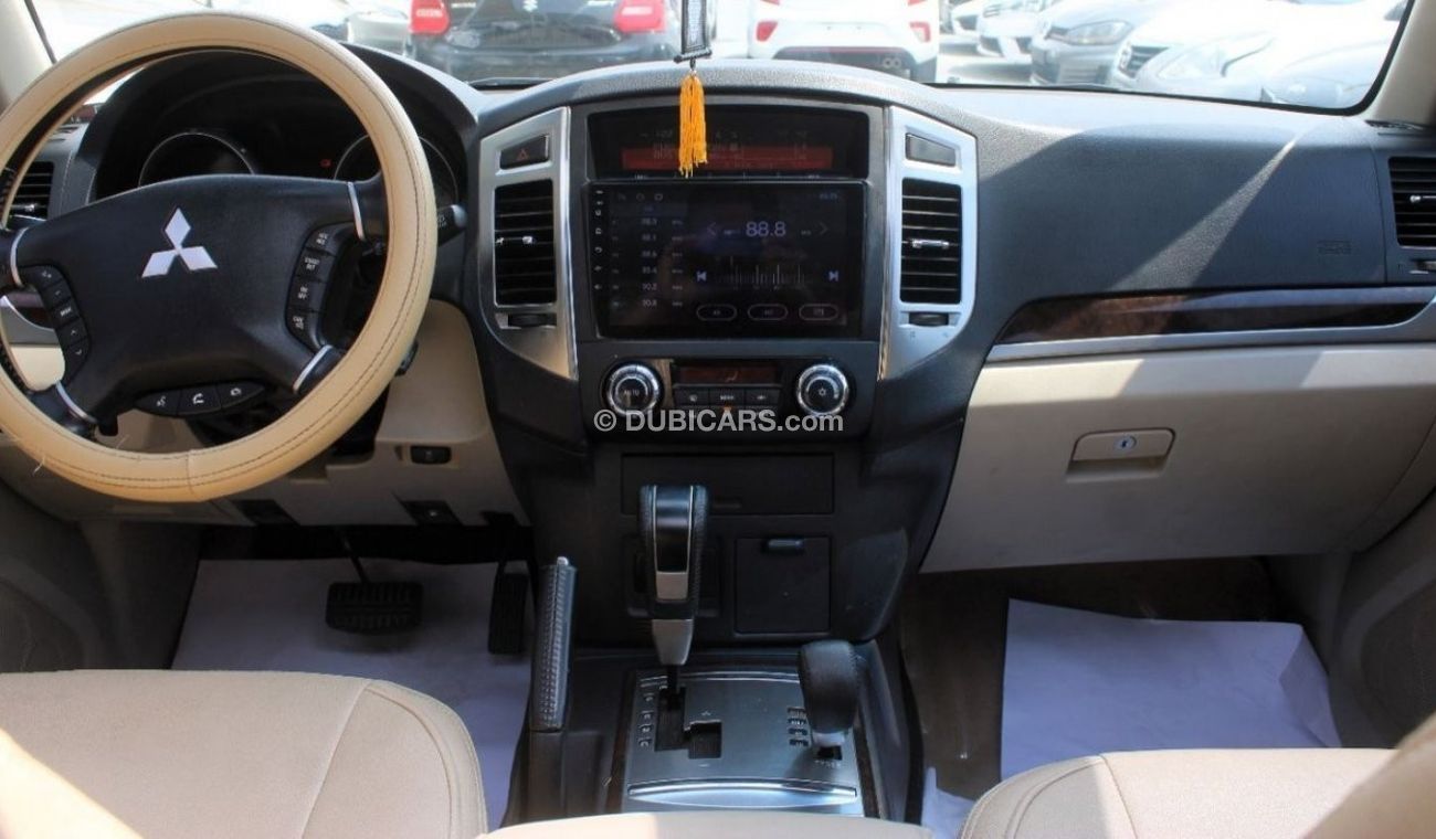 Mitsubishi Pajero GLS Top ACCIDENTS FREE - GCC - ORIGINAL PAINT - FULL OPTION - CAR IS IN PERFECT CONDITION INSIDE OUT