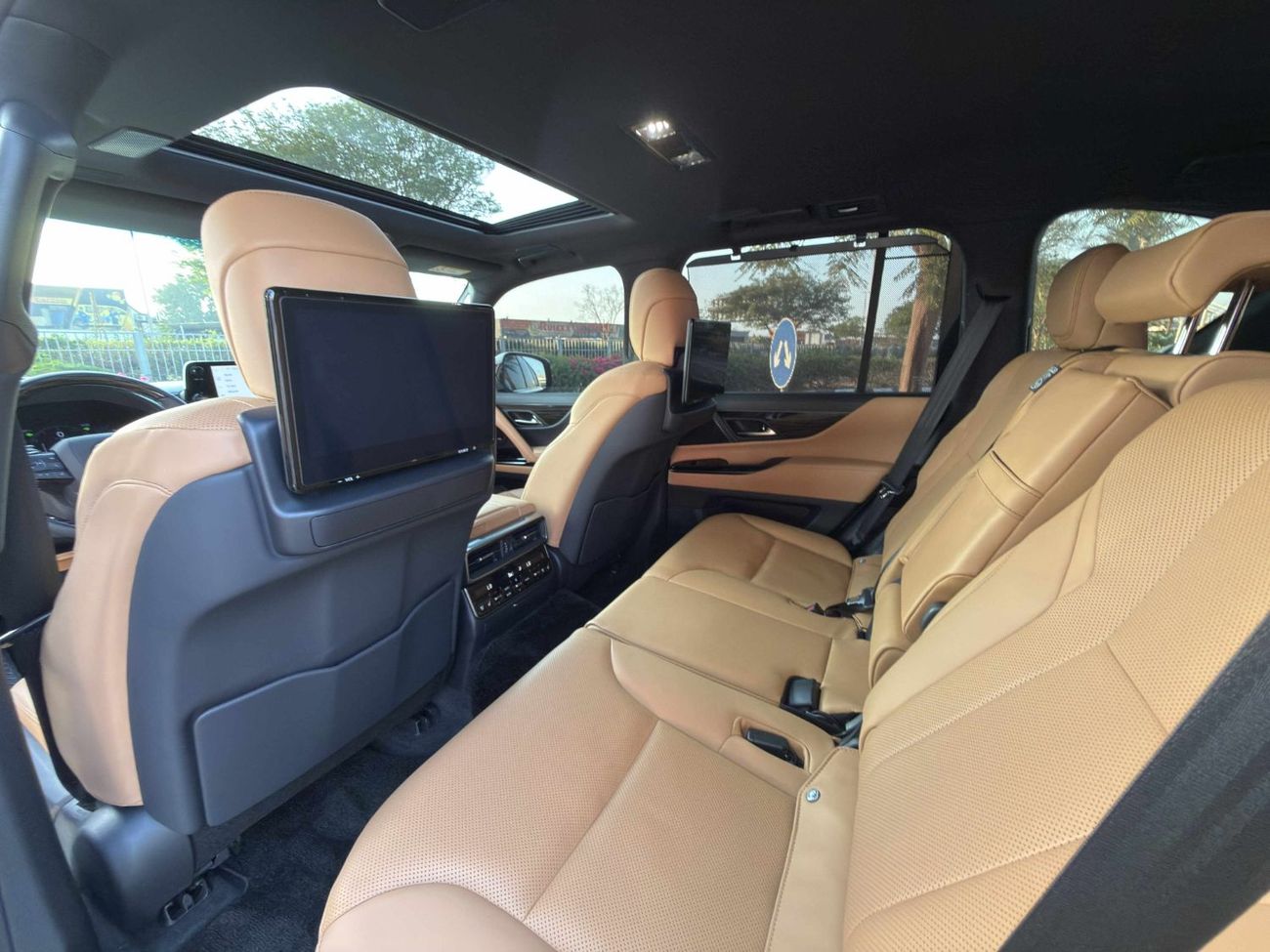 لكزس LX 700h Signature