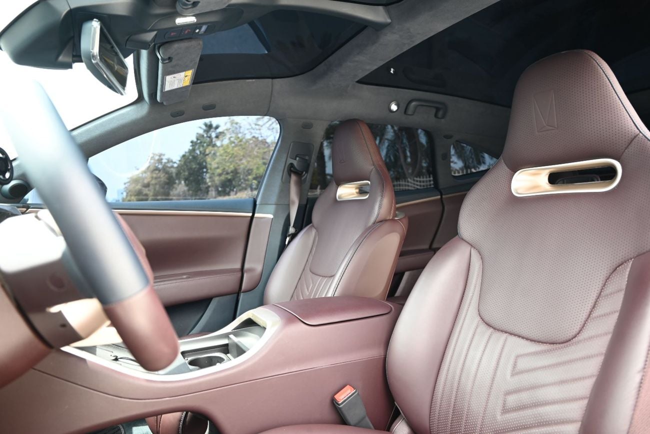 أفاتر 11 Luxury RWD