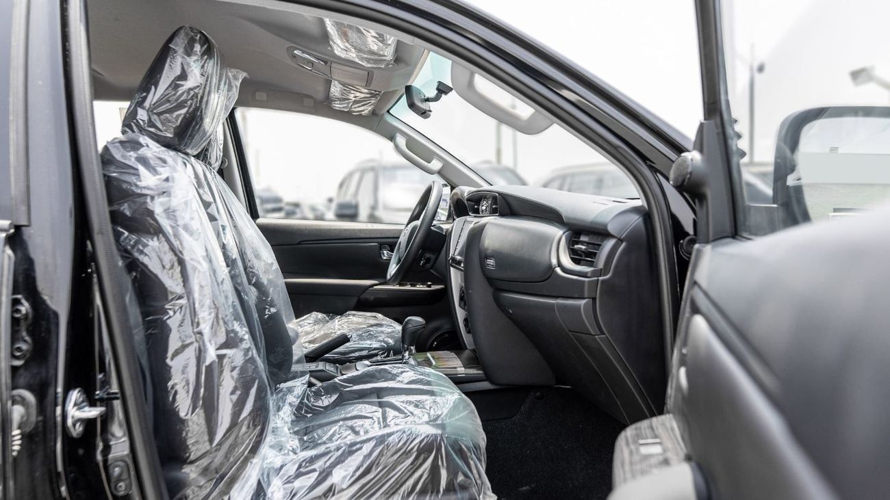 Toyota Fortuner 2025 Toyota Fortuner 2.7L AT Petrol (Black)