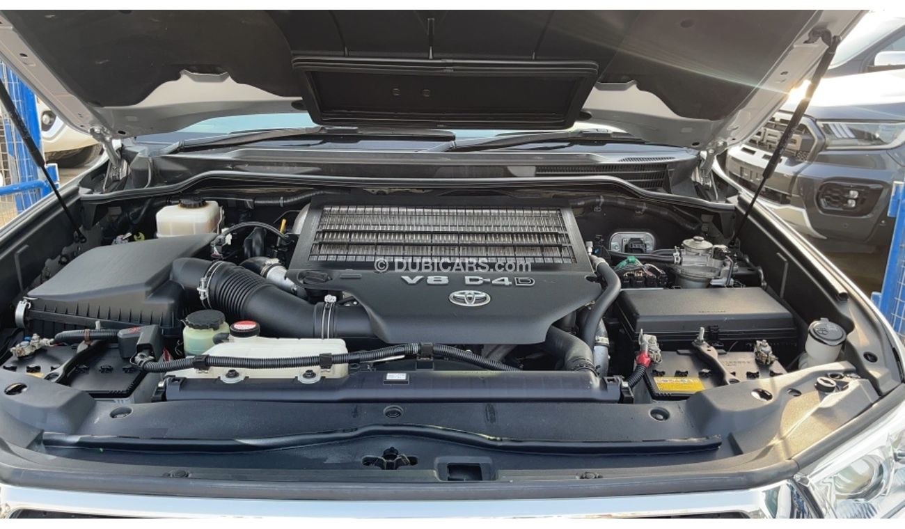 Toyota Land Cruiser Toyota Landcruiser 2016 model for sale from Humera automobile motors in Dubai . silver 2016 model .