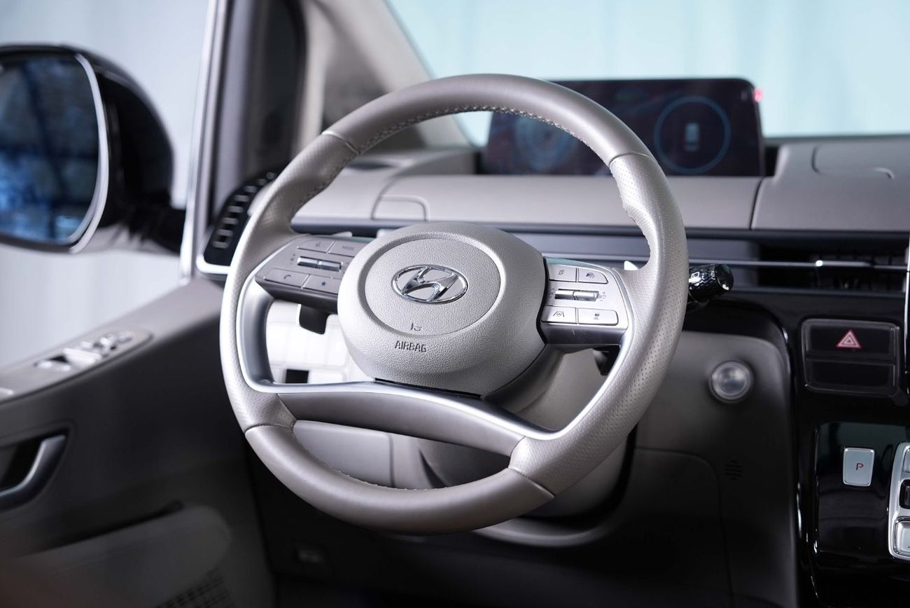 Hyundai Staria Van 3.5L (6 Seater) GCC - Full Service History- 7 Seater VIP Leather Seats- Mint Condition