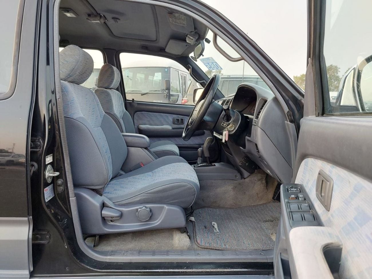 تويوتا هيلوكس TOYOTA HILUX PICK UP RHD 1998 MODEL 2.4 L DIESEL AUTOMATIC(PM01640)