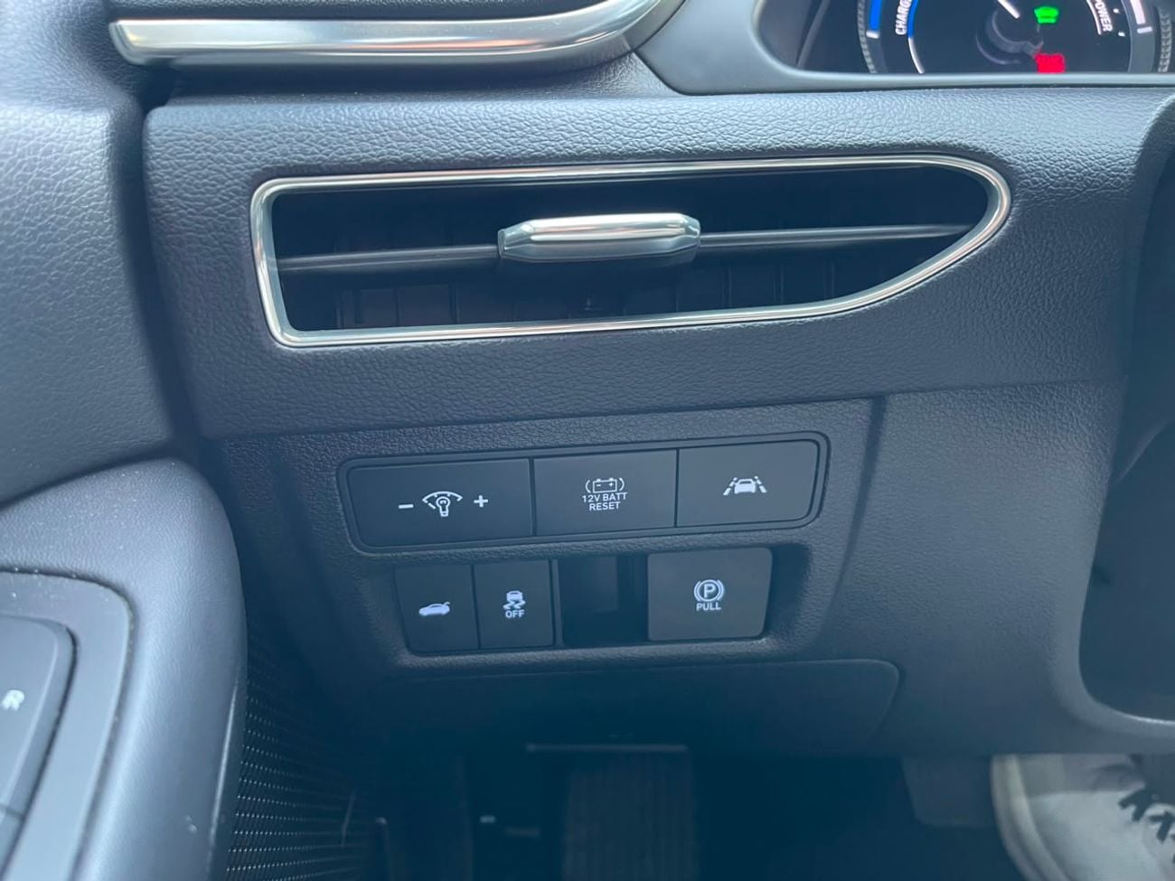 Hyundai Sonata SE / V4 HYBRID / BIG RIMS / RADAR / BLIND SPOTS / WIRLESS CHARGE / BOSE SOUND SYSTEM