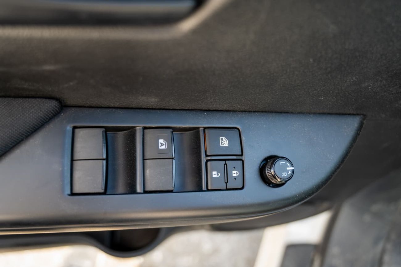 تويوتا هيلوكس 2.4GD | Manual | Diesel | Pickup Truck | Four Wheel Drive | 5 Seats | 4 Door