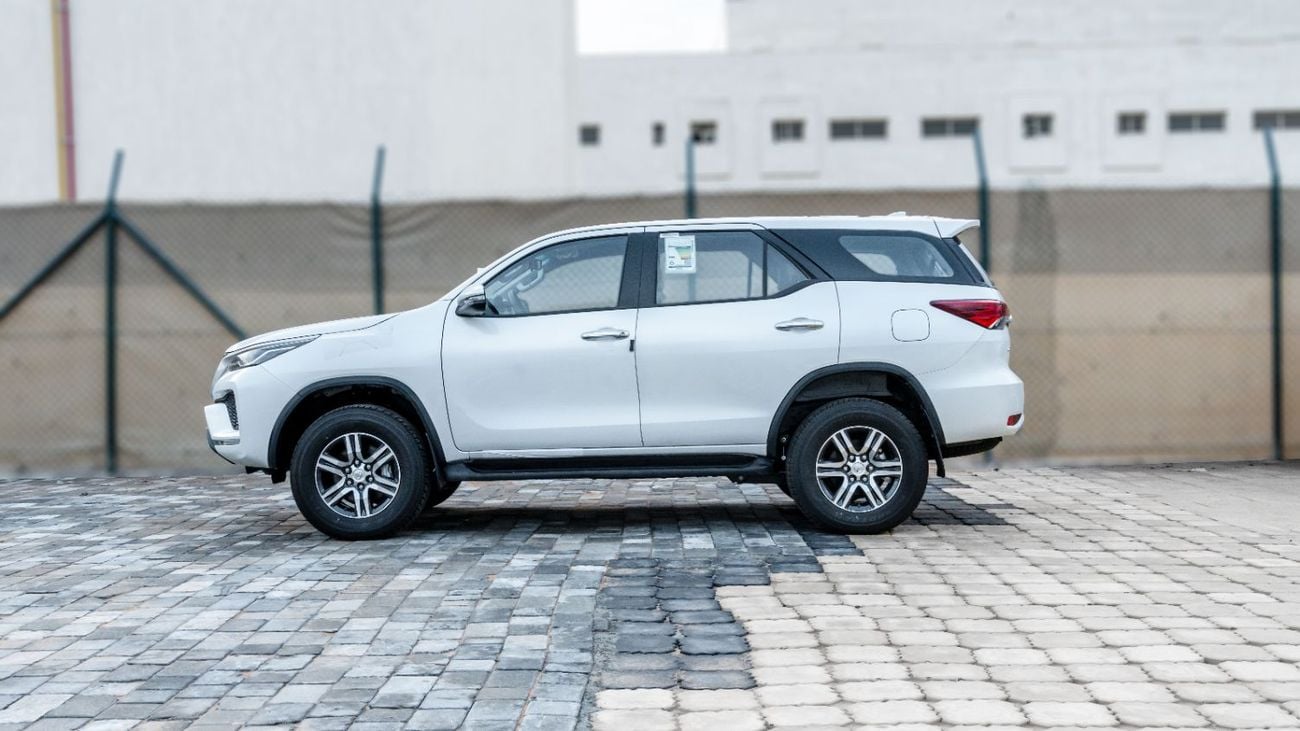 Toyota Fortuner EXR 2026 Toyota Fortuner GX 2.7L AT Petrol (White-Tan) RWD