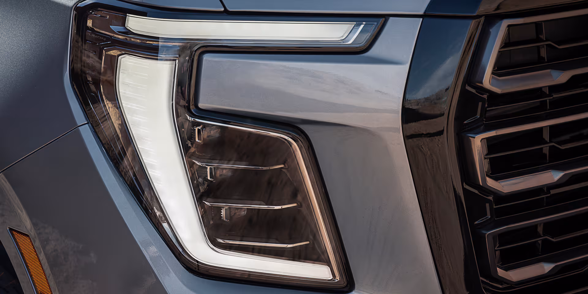 GMC Yukon exterior - Headlamps