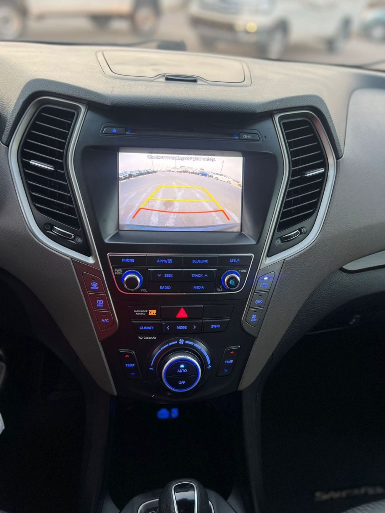 Hyundai Santa Fe STD (NON GCC) 2019 Hyundai Santa Fe - 3.3L V6 - Apple & Android Play - 7 Seater - 42000 Mileage - 41999 AED