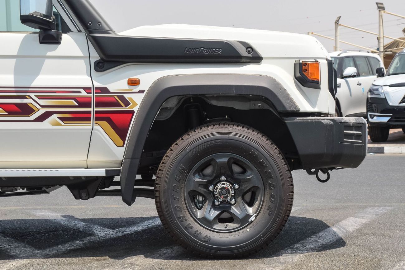 Toyota Land Cruiser 70 TOYOTA LAND CRUISER 76 4.0L 4WD MT 5DOOR SUV 2025