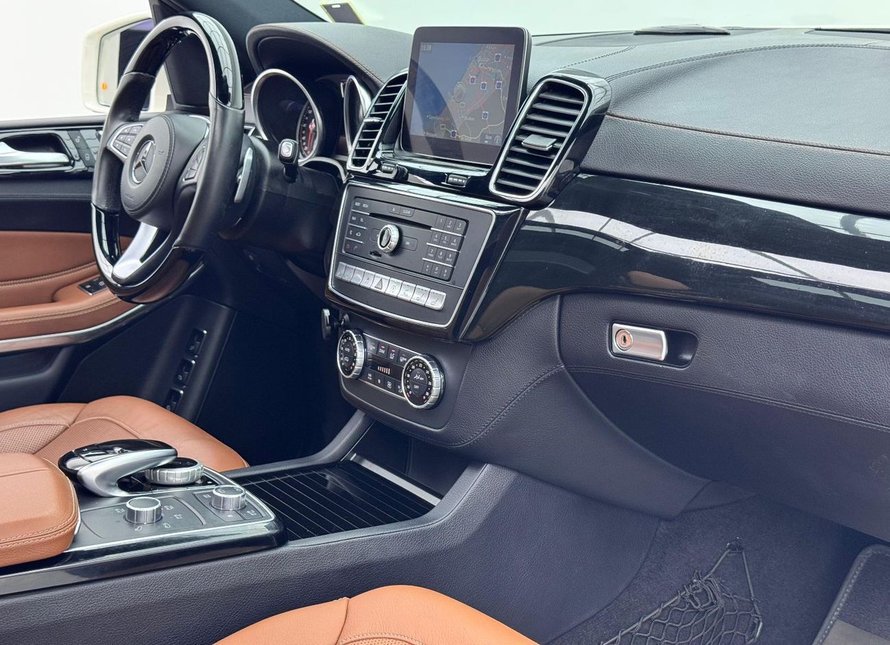 مرسيدس بنز GLS 500 Std 4.7L 2018 Mercedes Benz GLS500 4MATIC, Warranty, Full Service History, 7 Seater, GCC