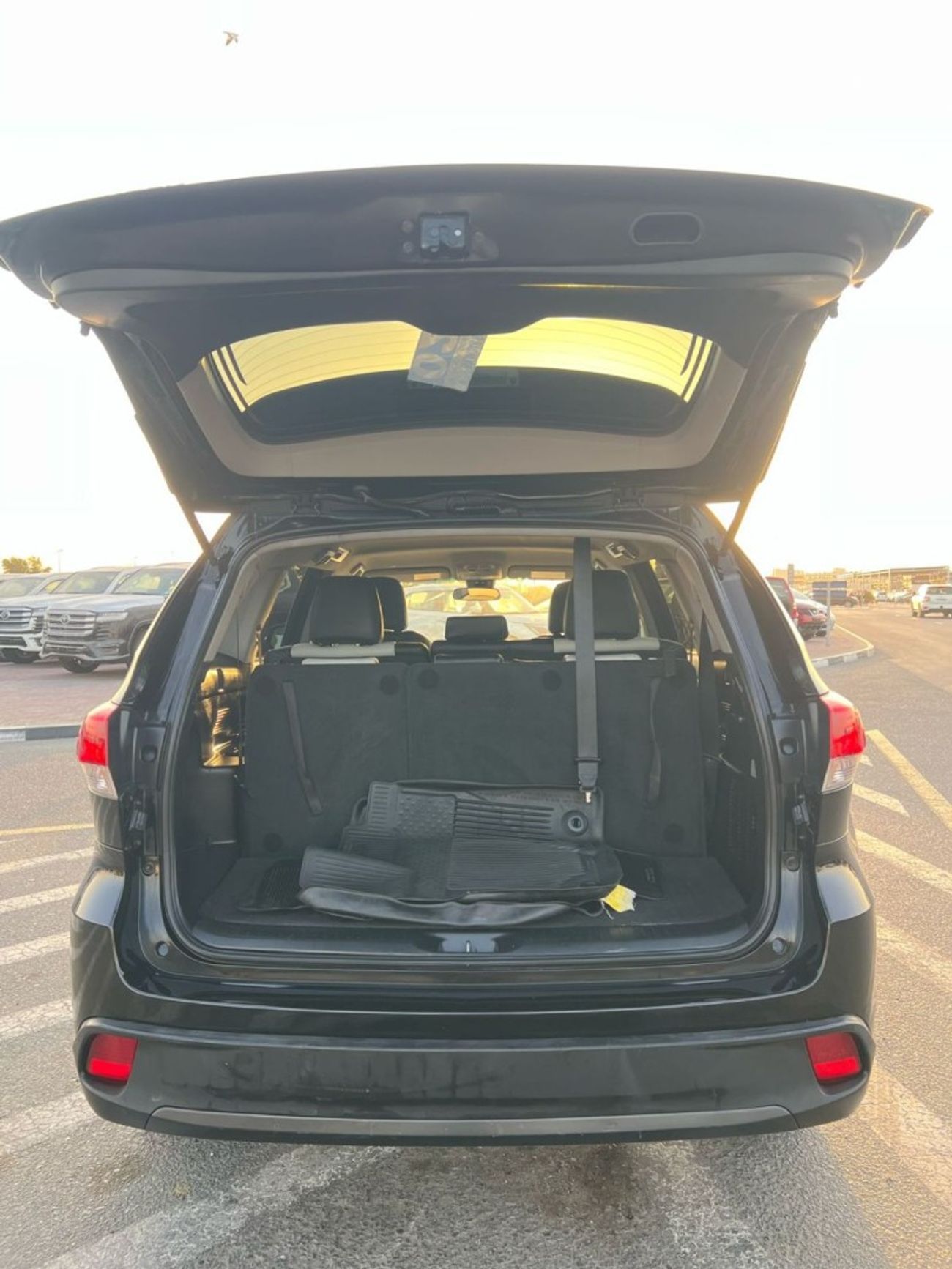 Toyota Highlander 2018 TOYOTA HIGHLANDER V6 3.5L - 4 WHEEL DRIVE (4X4 - LEATHER SEATS WITH 7 SEATER -