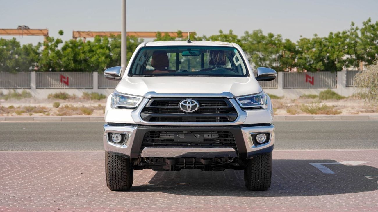 تويوتا هيلوكس 2025 Toyota Hilux GLX 2.7 - White Inside Maroon | Export Only