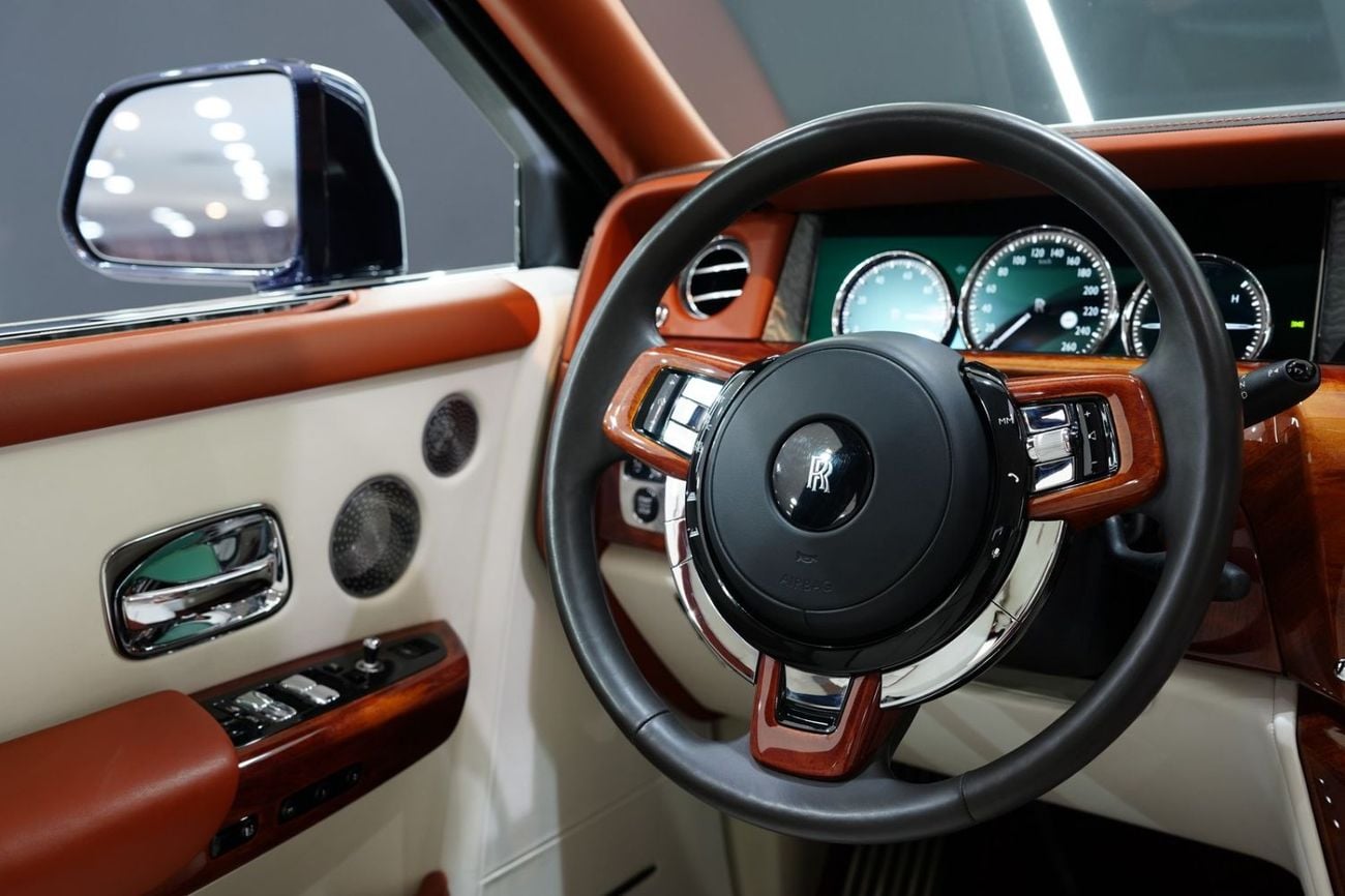 Rolls Royce Phantom SWB 2022 Rolls-Royce Phantom, Two-Tone, Illuminated Spirit of Ecstasy, Rear Screens, Dealer Warranty