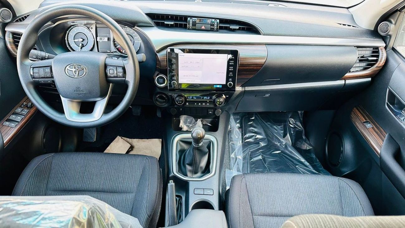 Toyota Hilux SR5 DC 2.7L Petrol 5MT 2025YM Full Option
