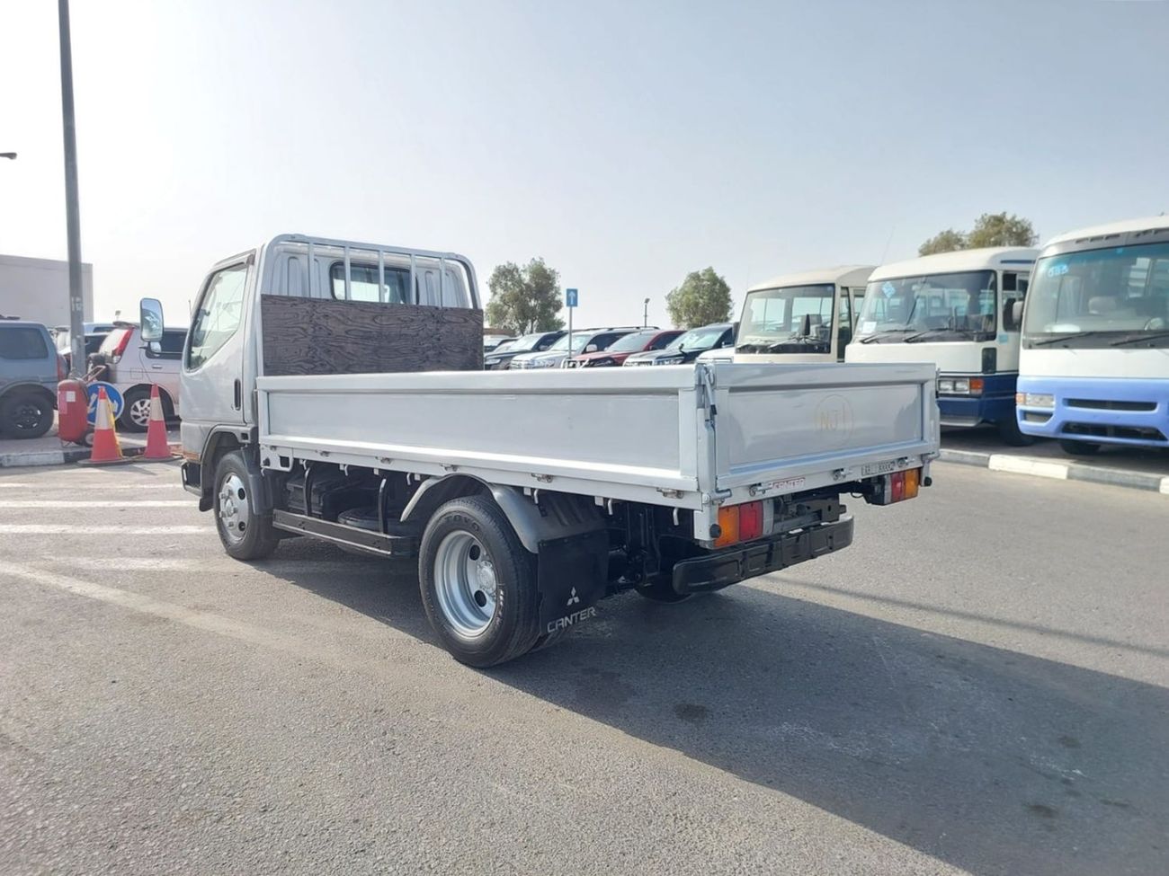 Mitsubishi Fuso Canter MITSUBISHI CANTER TRUCK RHD 1997 MODEL 4.6 L DIESEL MANUAL(PM30878)