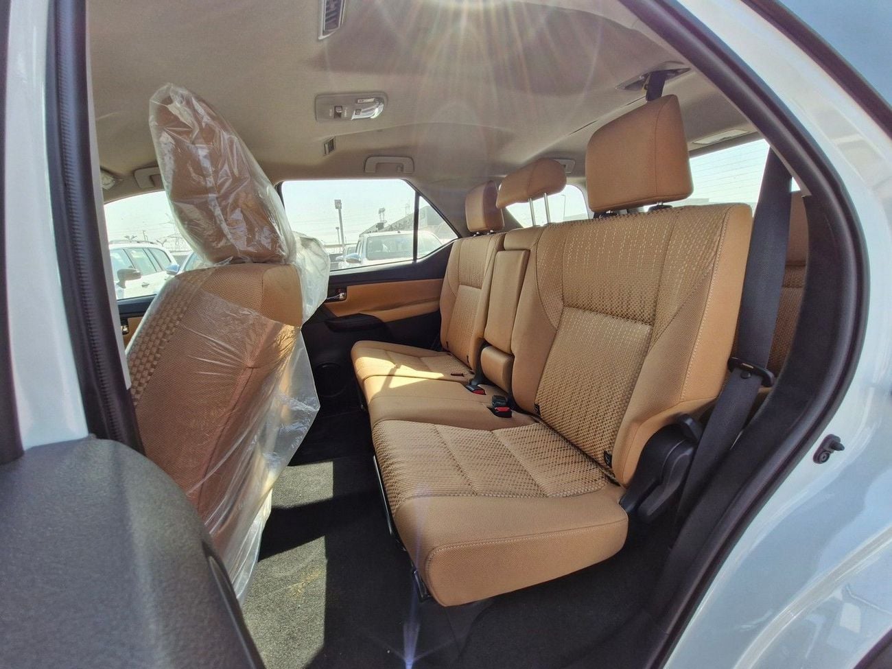 Toyota Fortuner EXR Toyota Fortuner (TGN156) – 2.7L Petrol – 4WD – White – 2025 Model