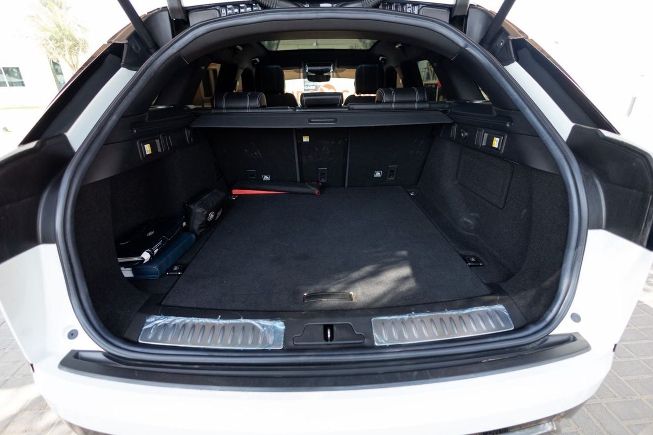 Land Rover Range Rover Velar P250 R-Dynamic SE 2.0L Range Rover Velar R-Dynamic SE 2019 GCC | Warranty