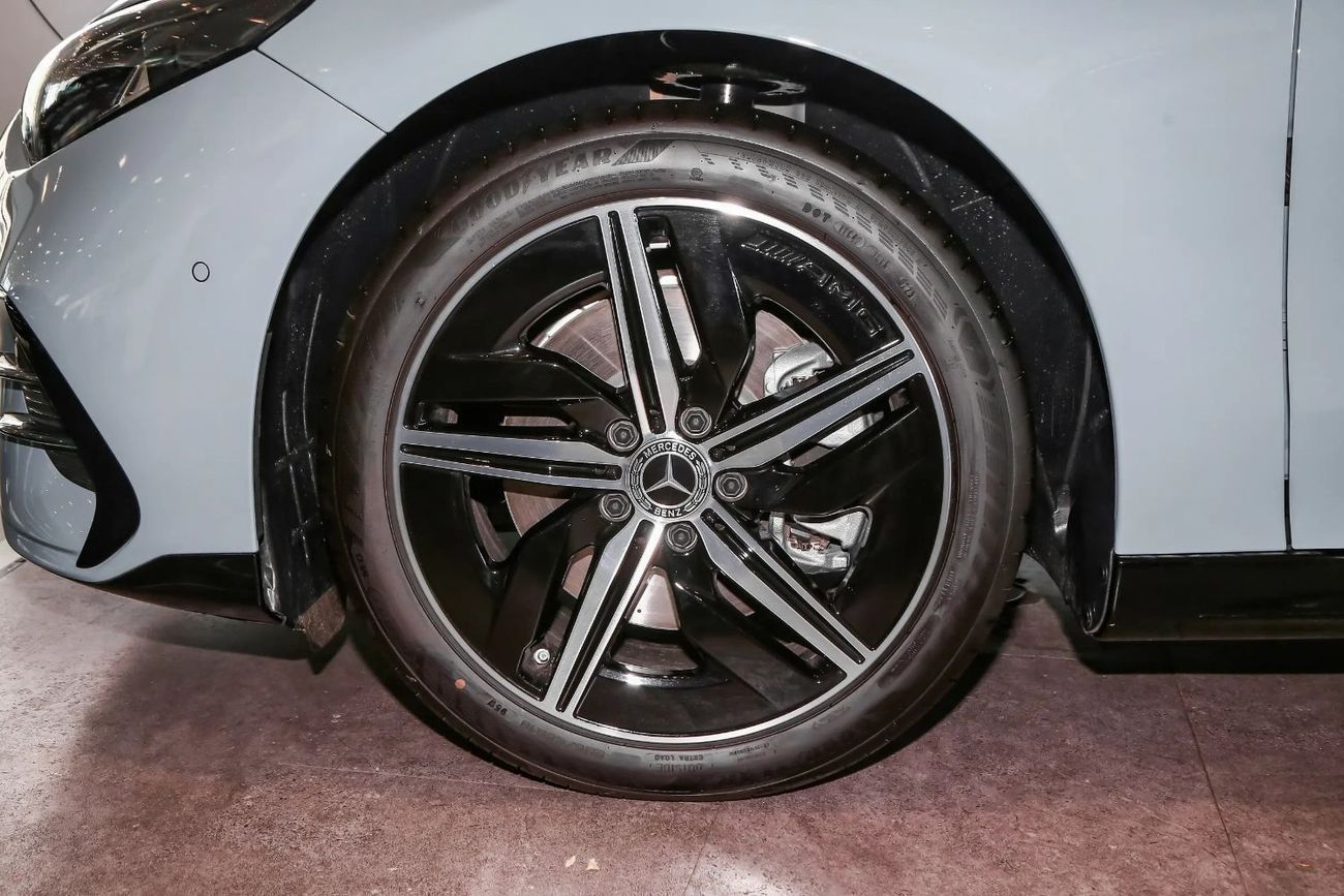 مرسيدس بنز سي إل إيه إي في 300 إل Extended Range Intelligent Driving Edition