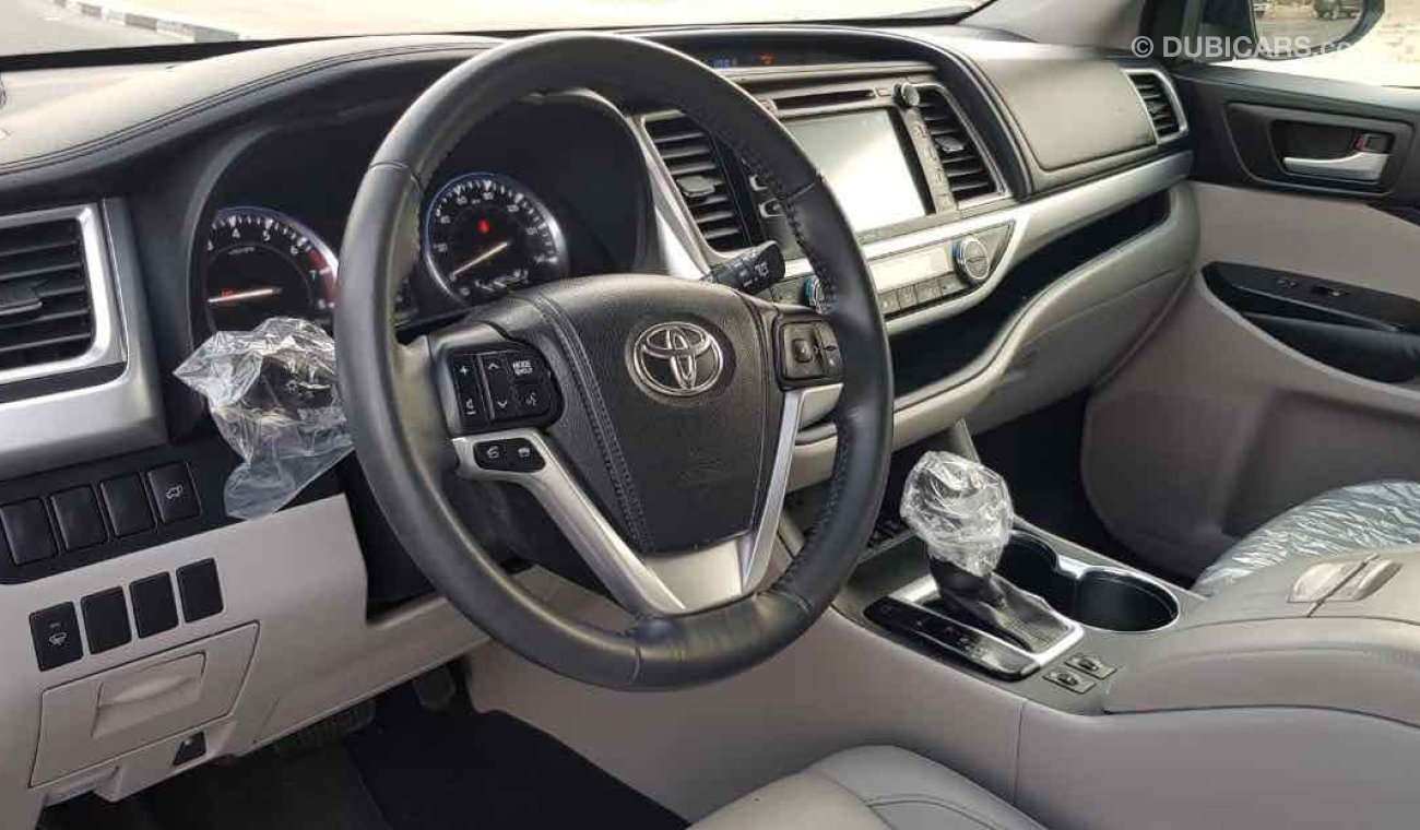 Toyota Highlander fresh and imported and very clean inside and  and ready to drive