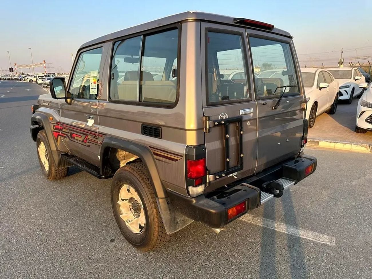 تويوتا لاند كروزر 70 Land Cruiser 71 Base 4.0L - GCC Specs - 3 Door Brand