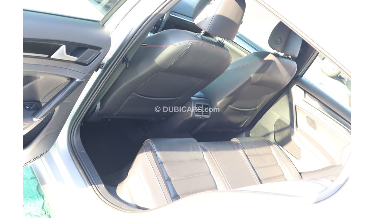 فولكس واجن جولف Volkswagen Golf GTI GCC V4 - Fully Loaded - Perfect Condition