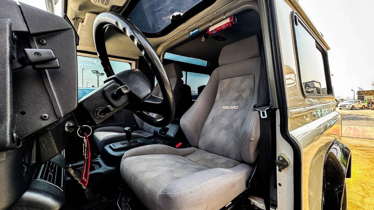 Land Rover Defender Defender 50th Year Edition Japanese Specs 4.0L V8 1997 Good Condition 1 of 500