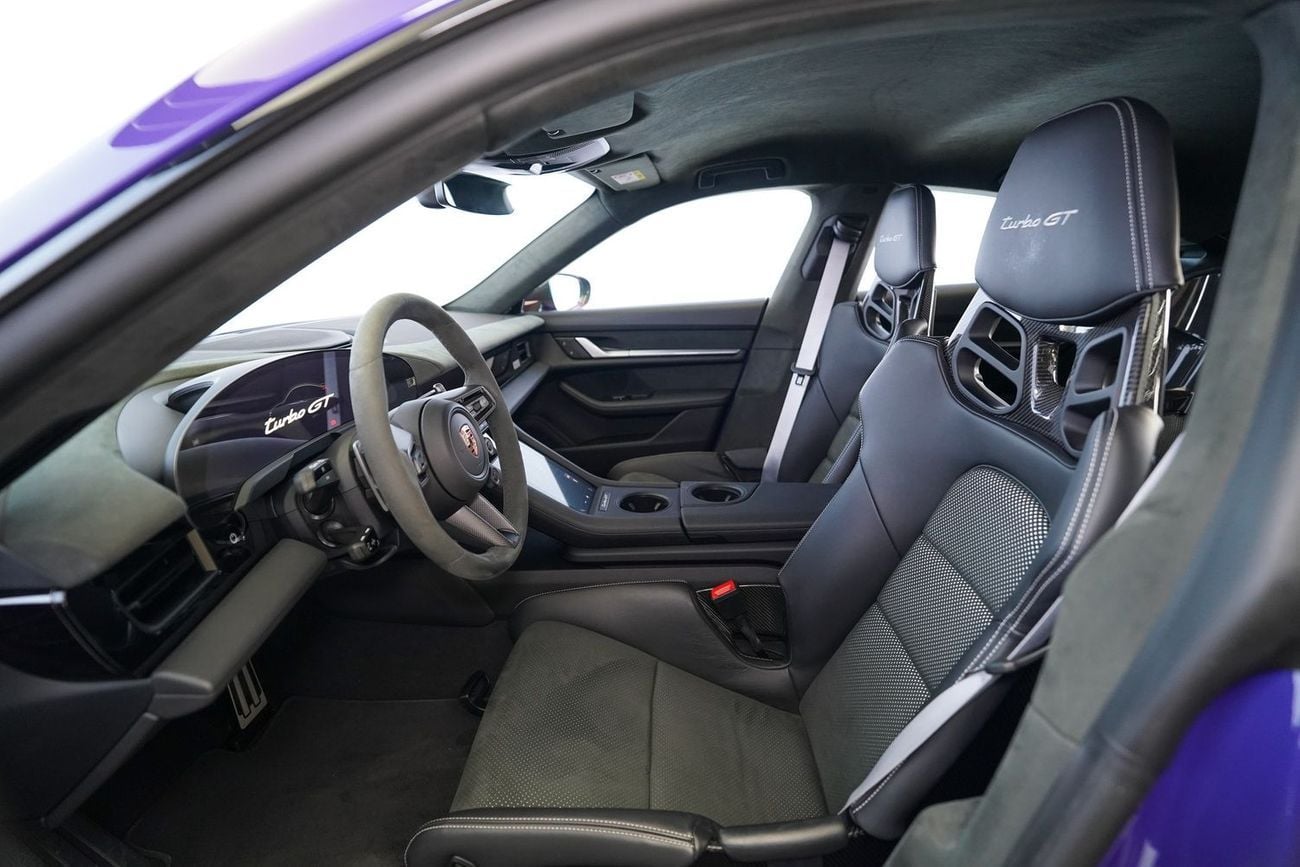 بورش تايكان TURBO GT