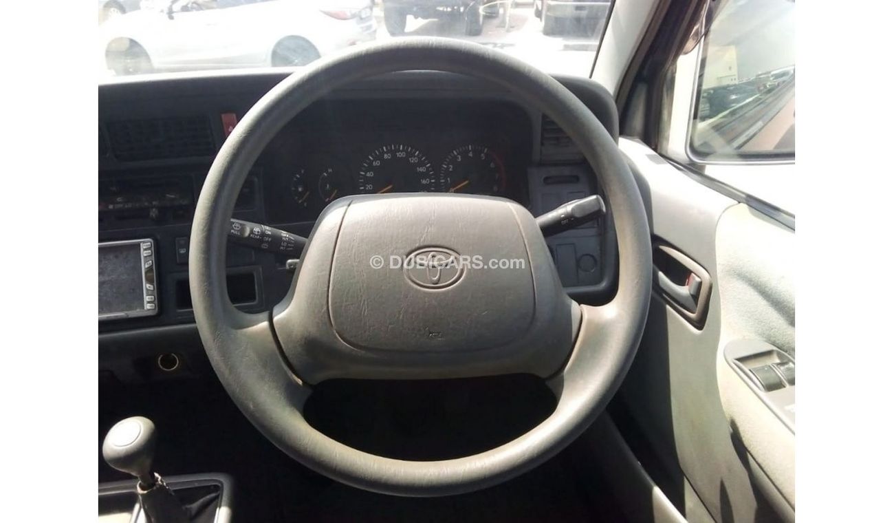 تويوتا هاياس TOYOTA HIACE VAN RIGHT HAND DRIVE(PM17764)
