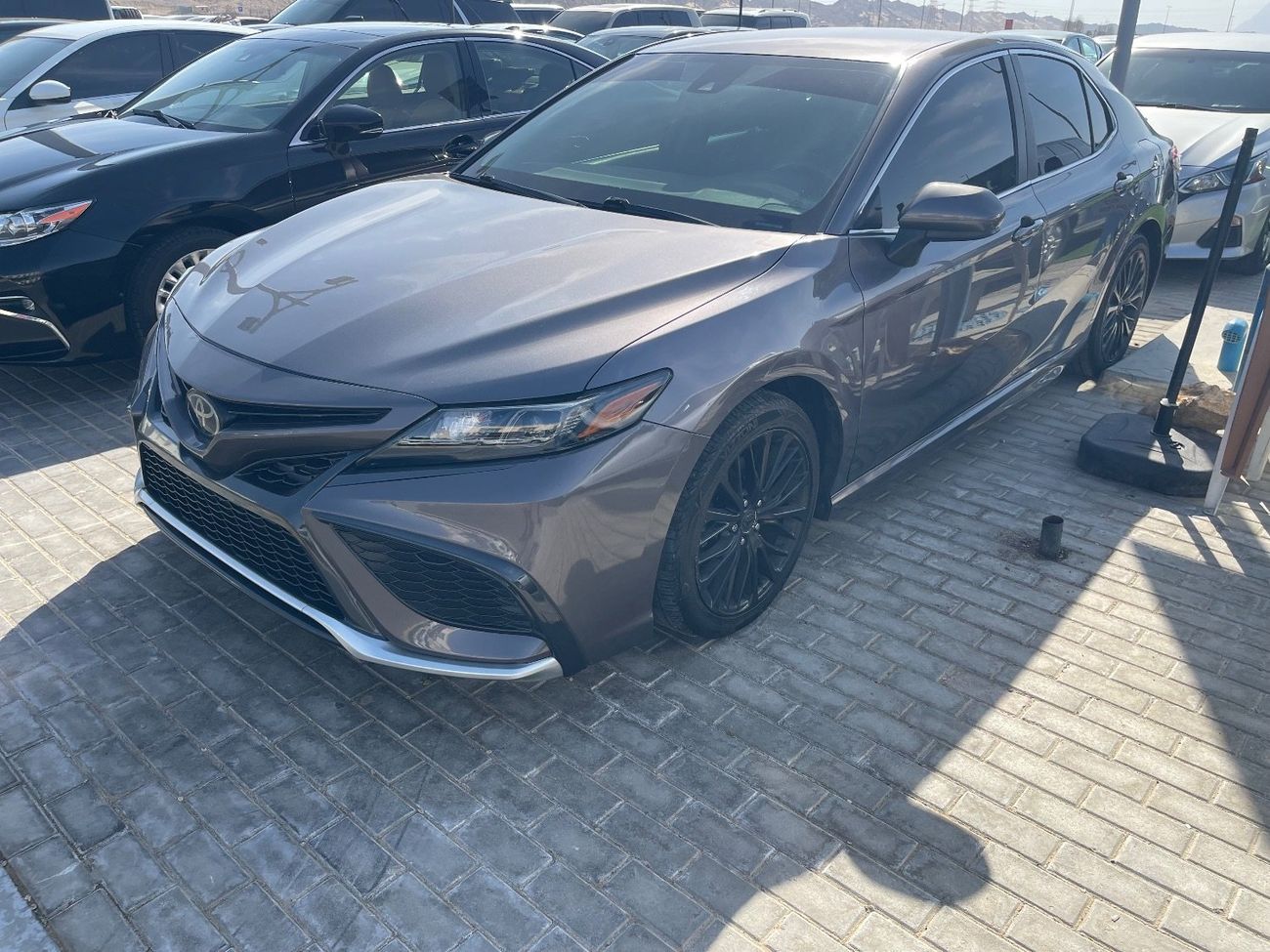 Toyota Camry SE 2.5L (181 HP)