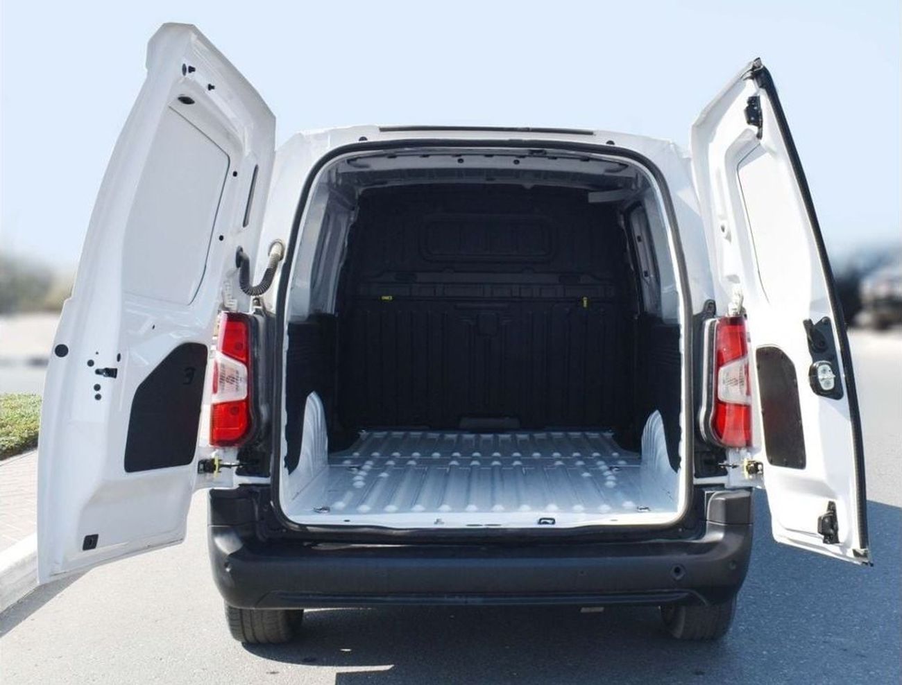 Peugeot Partner PARTNER VAN 1.6L M/T WITH CRUISE CONTROL