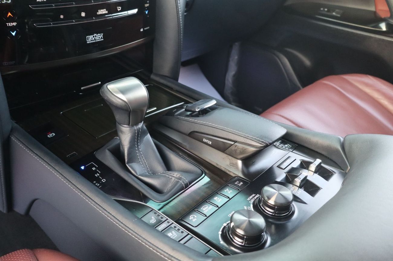 Lexus LX 570 Premier 5.7L