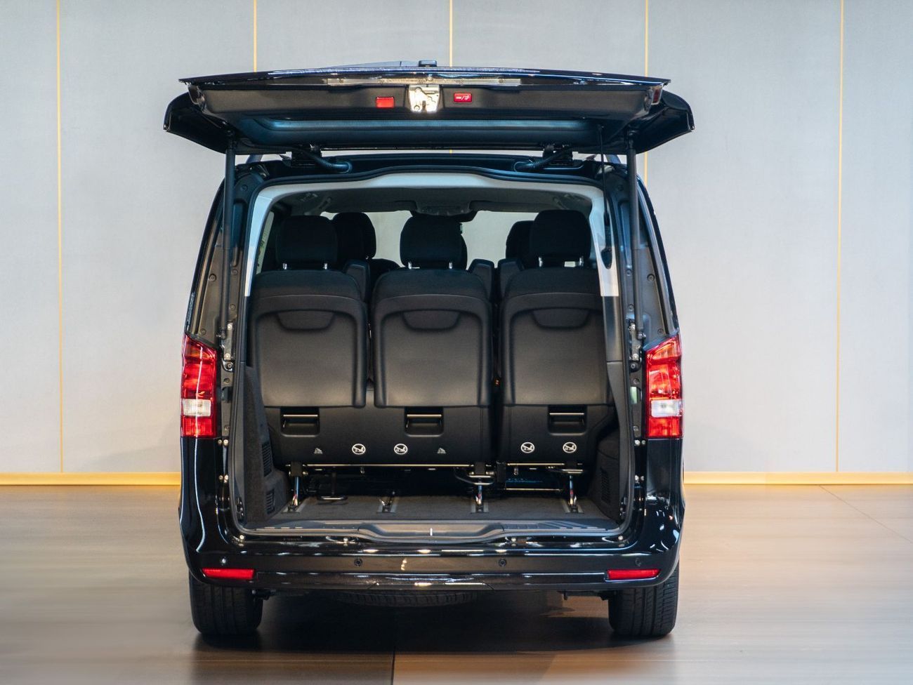 مرسيدس بنز V 300 4,556PM I Brand New I Mercedes-Benz V-Class V300 Style I 2025 I with 2 Years Dealer Warranty